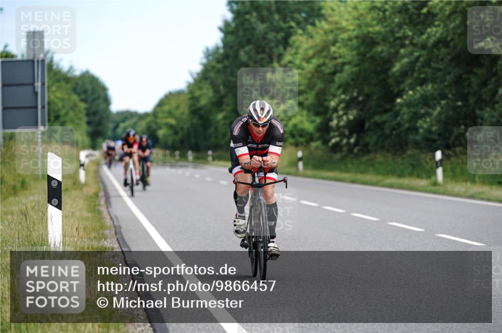 21.06.2026 - Viking Triathlon Michael Burmester http://msf.ph/oto/9866457 21.06.2026 12:07:30 Radfahren 44, 90, 97, 118, 163, 211, 226, 245, 245, 267, 387, 419, 562, 562, 621 meine-sportfotos.de