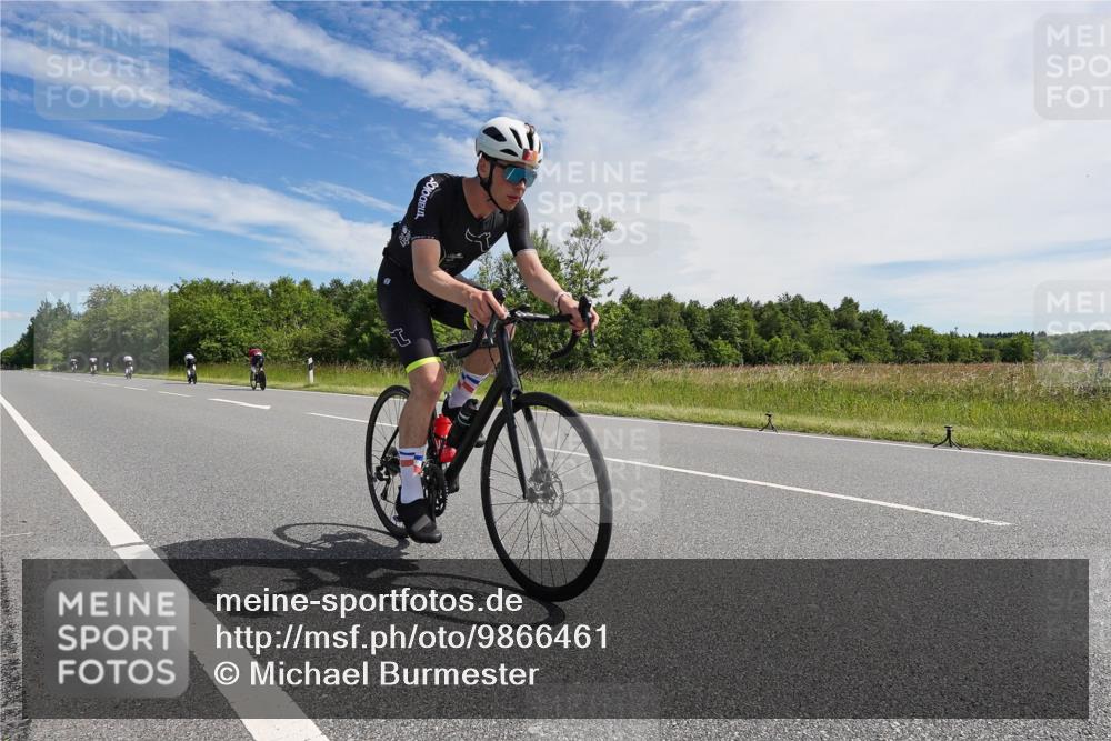 21.06.2026 - Viking Triathlon Michael Burmester http://msf.ph/oto/9866461 21.06.2026 11:27:41 Radfahren 122, 301, 357, 417, 417, 438, 450, 513, 567 meine-sportfotos.de