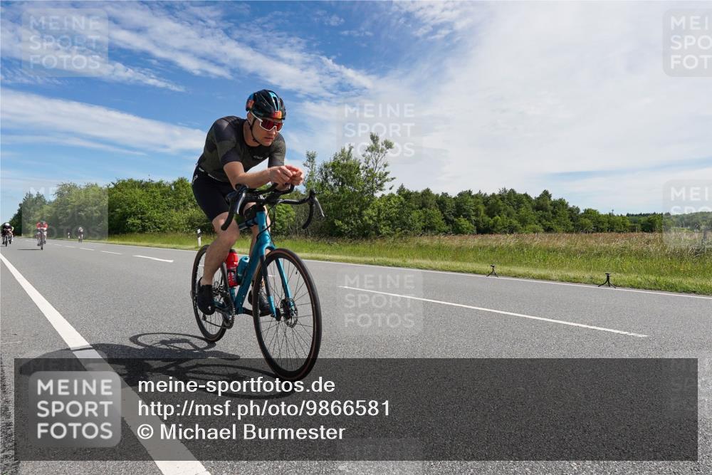 21.06.2026 - Viking Triathlon Michael Burmester http://msf.ph/oto/9866581 21.06.2026 11:29:55 Radfahren 34, 45, 125, 150, 167, 188, 220, 300, 327, 340, 356, 464, 519, 601, 615, 656, 663 meine-sportfotos.de