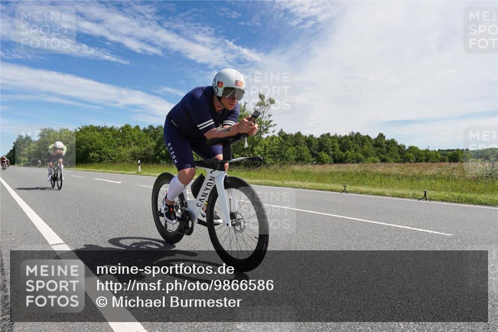 21.06.2026 - Viking Triathlon Michael Burmester http://msf.ph/oto/9866586 21.06.2026 11:29:58 Radfahren 34, 45, 125, 150, 167, 188, 220, 300, 327, 340, 356, 464, 519, 601, 615, 646, 656, 663 meine-sportfotos.de