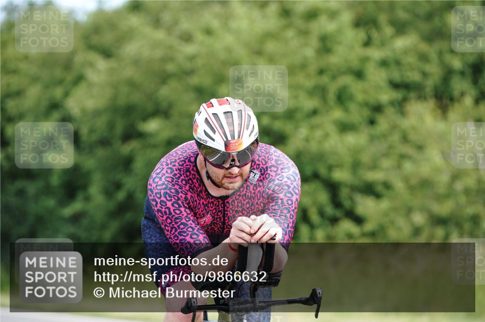 21.06.2026 - Viking Triathlon Michael Burmester http://msf.ph/oto/9866632 21.06.2026 12:11:38 Radfahren 40, 77, 141, 220, 272, 286, 413, 413, 498, 567, 649 meine-sportfotos.de