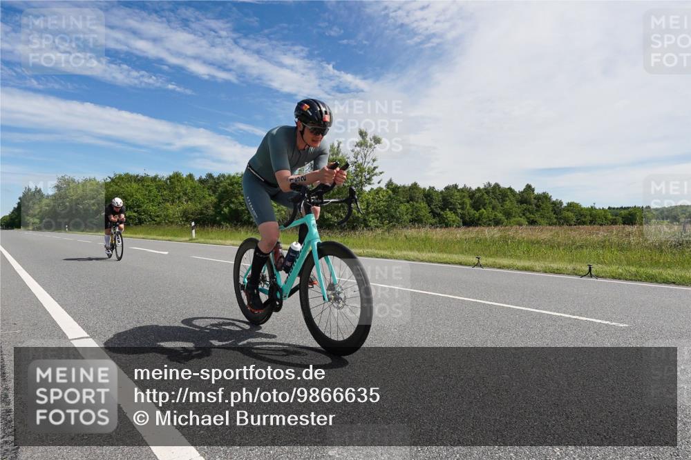 21.06.2026 - Viking Triathlon Michael Burmester http://msf.ph/oto/9866635 21.06.2026 11:30:46 Radfahren 152, 152, 296, 393, 410 meine-sportfotos.de