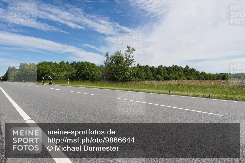 21.06.2026 - Viking Triathlon Michael Burmester http://msf.ph/oto/9866644 21.06.2026 11:30:54 Radfahren 104, 152, 152, 393, 410 meine-sportfotos.de