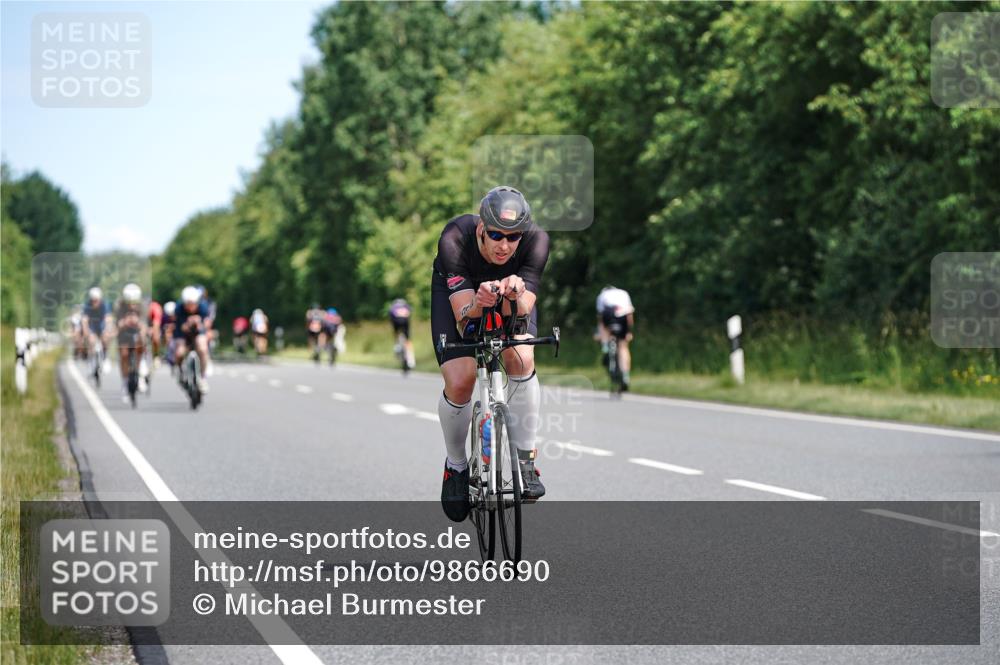 21.06.2026 - Viking Triathlon Michael Burmester http://msf.ph/oto/9866690 21.06.2026 12:12:27 Radfahren 28, 34, 45, 49, 125, 150, 168, 188, 303, 315, 327, 340, 360, 485, 502, 513, 553, 578, 601, 663 meine-sportfotos.de
