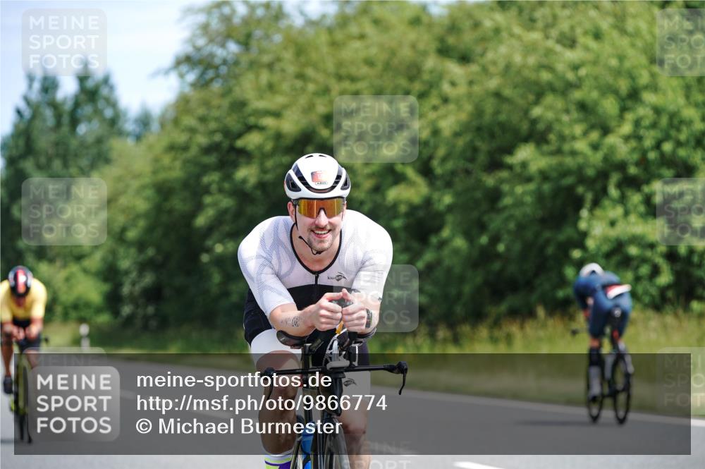 21.06.2026 - Viking Triathlon Michael Burmester http://msf.ph/oto/9866774 21.06.2026 12:13:10 Radfahren 1, 4, 14, 18, 92, 107, 117, 122, 131, 151, 175, 207, 296, 346, 376, 432, 450, 486, 487, 506, 559, 574, 637, 664 meine-sportfotos.de