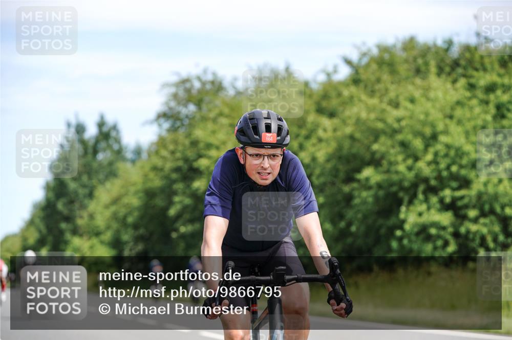 21.06.2026 - Viking Triathlon Michael Burmester http://msf.ph/oto/9866795 21.06.2026 12:13:14 Radfahren 1, 4, 14, 18, 18, 92, 107, 117, 122, 131, 151, 175, 207, 296, 346, 376, 432, 450, 486, 487, 506, 559, 574, 637, 664 meine-sportfotos.de