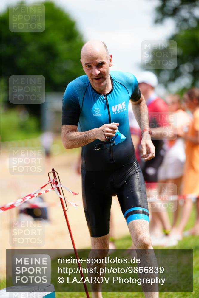 21.06.2026 - 29. Vierlanden-Triathlon LAZAROV Photography http://msf.ph/oto/9866839 21.06.2026 13:30:06 Schwimmen 1182, 1189 meine-sportfotos.de