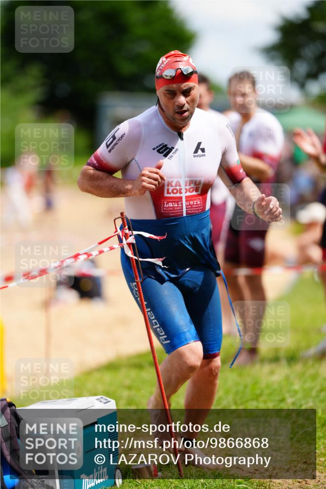 21.06.2026 - 29. Vierlanden-Triathlon LAZAROV Photography http://msf.ph/oto/9866868 21.06.2026 13:30:21 Schwimmen 1096, 1189, 1228 meine-sportfotos.de