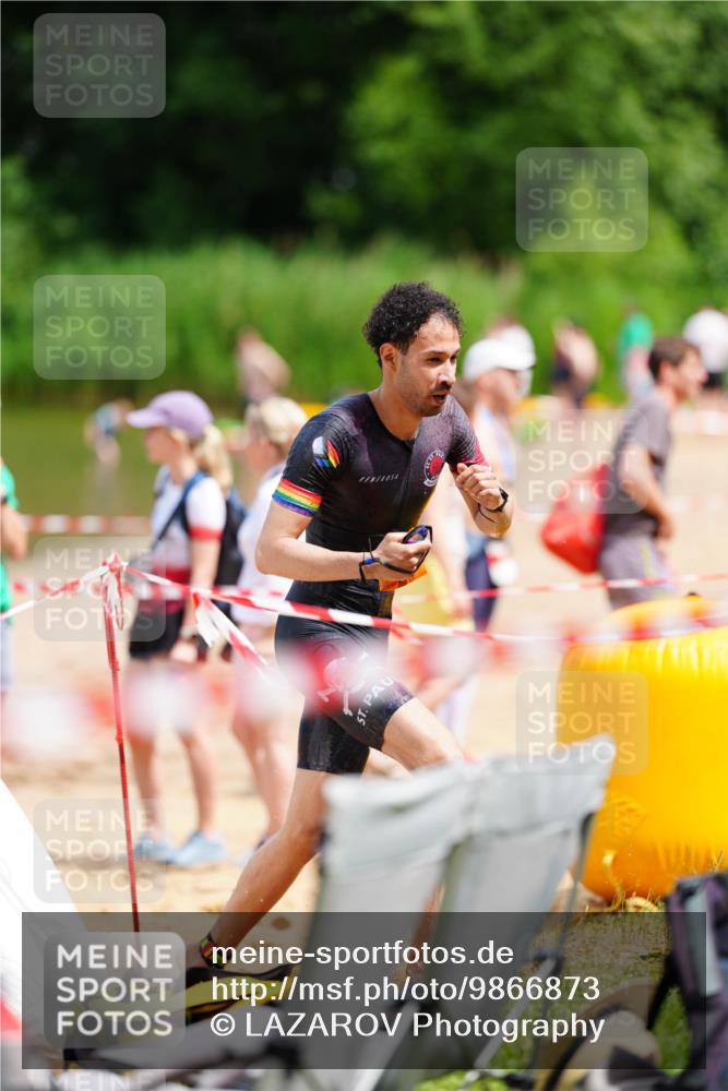 21.06.2026 - 29. Vierlanden-Triathlon LAZAROV Photography http://msf.ph/oto/9866873 21.06.2026 13:30:27 Schwimmen 1096, 1228 meine-sportfotos.de
