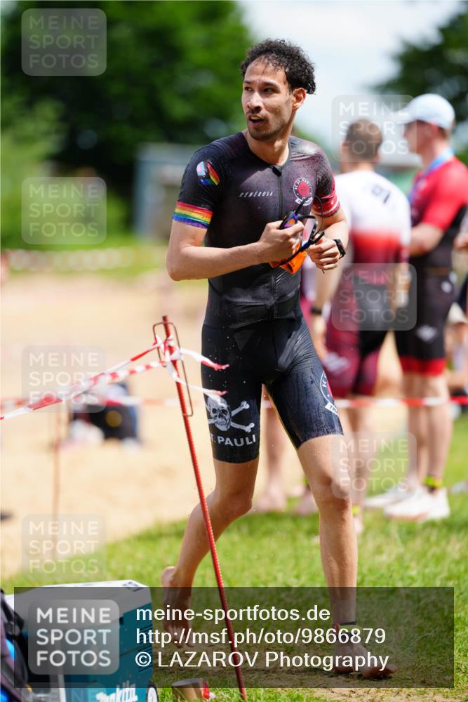 21.06.2026 - 29. Vierlanden-Triathlon LAZAROV Photography http://msf.ph/oto/9866879 21.06.2026 13:30:28 Schwimmen 1096, 1228 meine-sportfotos.de