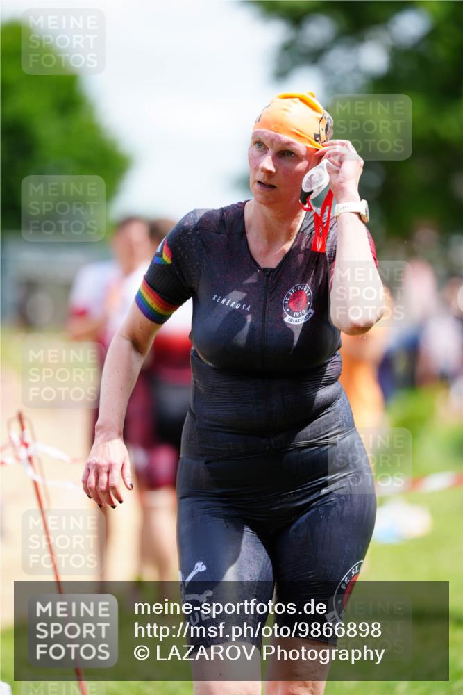 21.06.2026 - 29. Vierlanden-Triathlon LAZAROV Photography http://msf.ph/oto/9866898 21.06.2026 13:31:09 Schwimmen 1211 meine-sportfotos.de