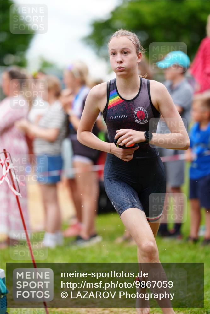 21.06.2026 - 29. Vierlanden-Triathlon LAZAROV Photography http://msf.ph/oto/9867059 21.06.2026 14:37:44 Schwimmen 1236, 1253, 1268 meine-sportfotos.de
