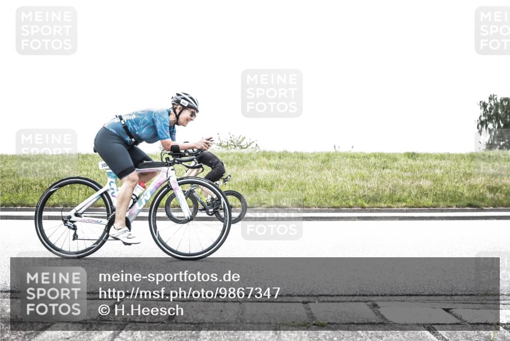 21.06.2026 - 29. Vierlanden-Triathlon H.Heesch http://msf.ph/oto/9867347 21.06.2026 10:32:35 Radfahren 12, 54, 93, 217, 239, 287, 299, 302, 324 meine-sportfotos.de