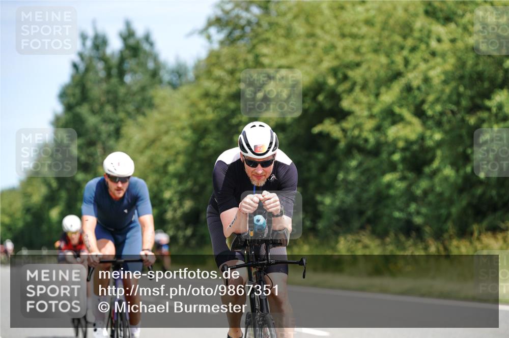 21.06.2026 - Viking Triathlon Michael Burmester http://msf.ph/oto/9867351 21.06.2026 12:17:57 Radfahren 200, 253, 285, 354, 354, 363, 404, 439, 440, 458, 461, 520, 539, 568, 576, 604, 636 meine-sportfotos.de