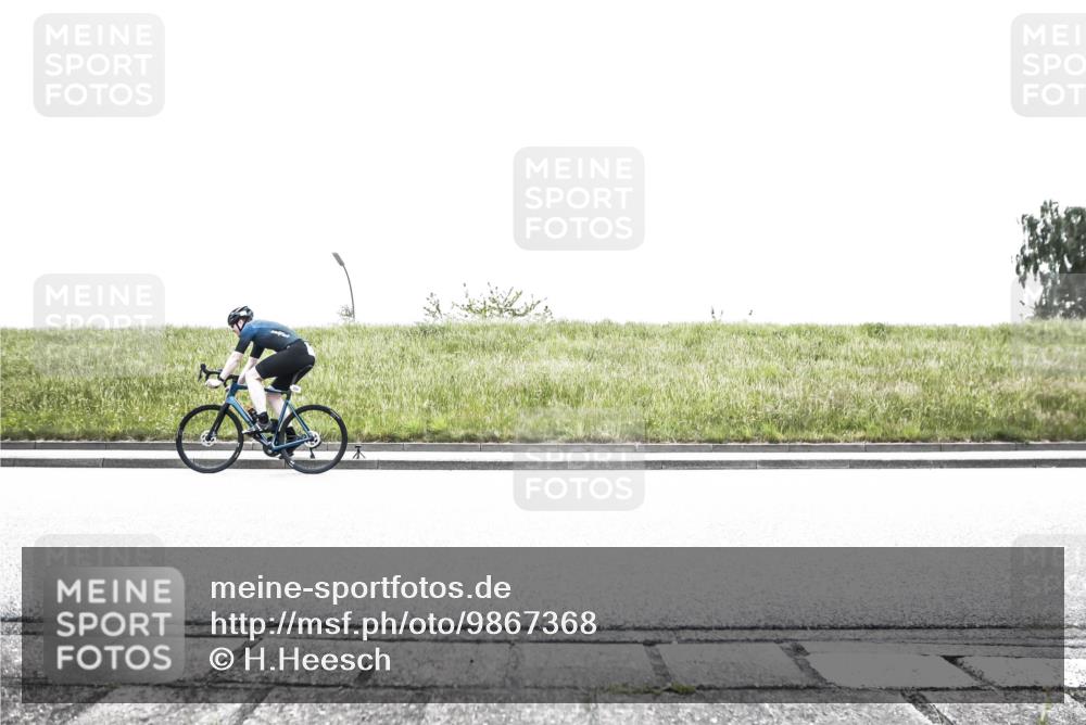 21.06.2026 - 29. Vierlanden-Triathlon H.Heesch http://msf.ph/oto/9867368 21.06.2026 10:32:37 Radfahren 12, 93, 217, 239, 287, 299, 302, 324 meine-sportfotos.de