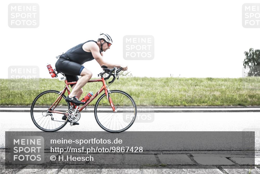 21.06.2026 - 29. Vierlanden-Triathlon H.Heesch http://msf.ph/oto/9867428 21.06.2026 10:33:33 Radfahren 147, 207, 228, 235, 293, 362, 440 meine-sportfotos.de