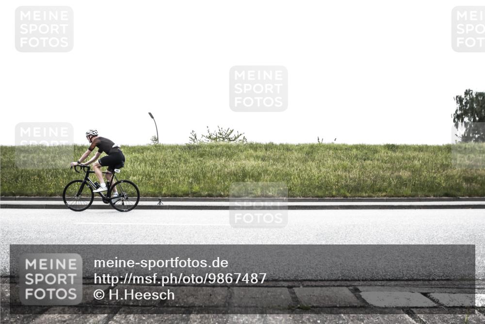 21.06.2026 - 29. Vierlanden-Triathlon H.Heesch http://msf.ph/oto/9867487 21.06.2026 10:34:23 Radfahren 103, 305, 323 meine-sportfotos.de