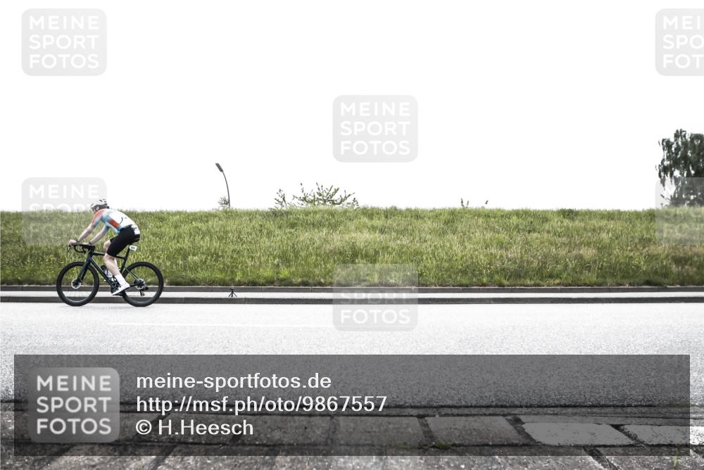21.06.2026 - 29. Vierlanden-Triathlon H.Heesch http://msf.ph/oto/9867557 21.06.2026 10:35:07 Radfahren 47, 157, 187, 320, 334, 430, 525 meine-sportfotos.de
