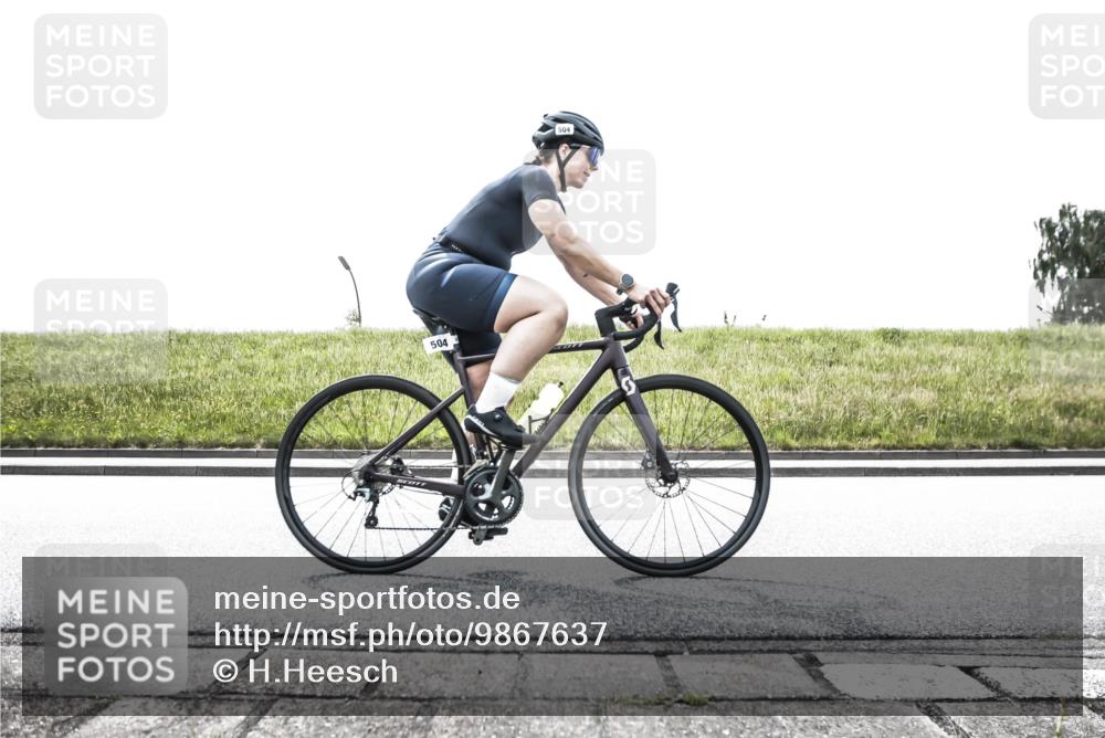 21.06.2026 - 29. Vierlanden-Triathlon H.Heesch http://msf.ph/oto/9867637 21.06.2026 10:36:19 Radfahren 223, 349, 504 meine-sportfotos.de