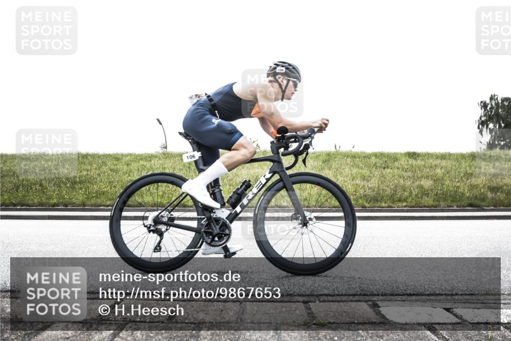 21.06.2026 - 29. Vierlanden-Triathlon H.Heesch http://msf.ph/oto/9867653 21.06.2026 10:36:42 Radfahren 51, 78, 99, 106, 177, 298 meine-sportfotos.de