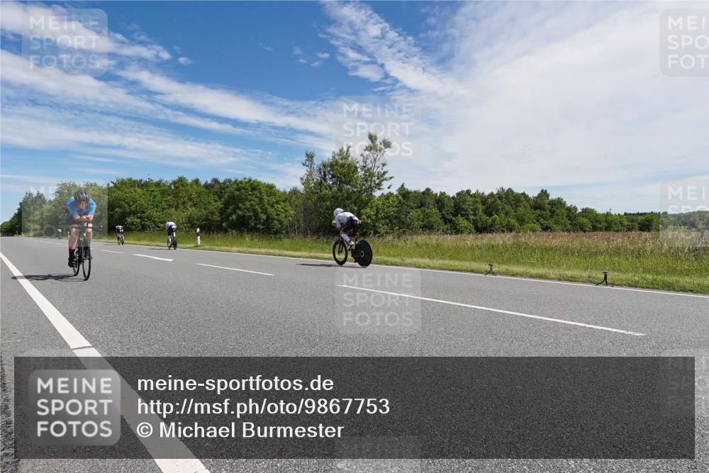 21.06.2026 - Viking Triathlon Michael Burmester http://msf.ph/oto/9867753 21.06.2026 11:41:08 Radfahren 26, 96, 136, 247, 287, 287, 317, 467, 467, 658 meine-sportfotos.de