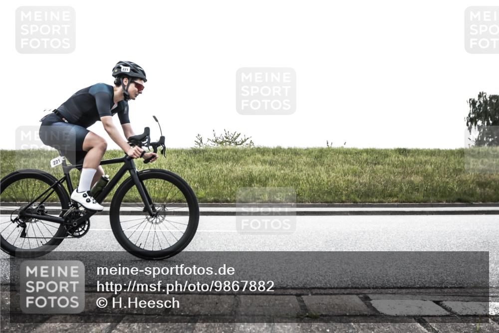 21.06.2026 - 29. Vierlanden-Triathlon H.Heesch http://msf.ph/oto/9867882 21.06.2026 10:41:34 Radfahren 221, 295, 397 meine-sportfotos.de