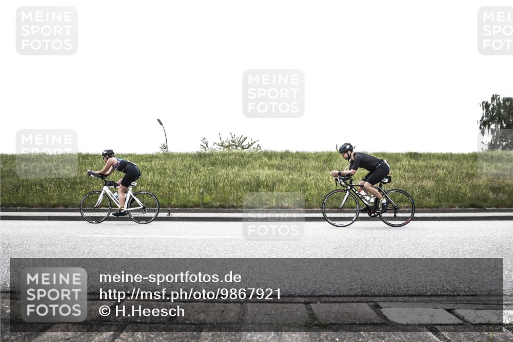 21.06.2026 - 29. Vierlanden-Triathlon H.Heesch http://msf.ph/oto/9867921 21.06.2026 10:42:19 Radfahren 90, 281, 410, 449 meine-sportfotos.de
