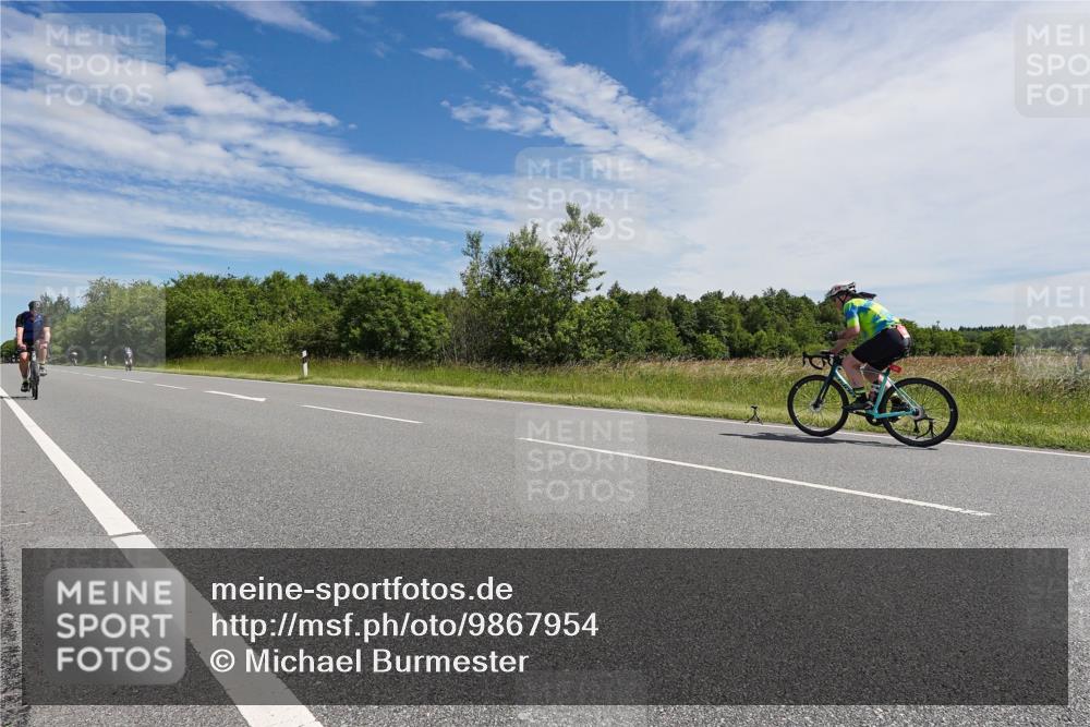 21.06.2026 - Viking Triathlon Michael Burmester http://msf.ph/oto/9867954 21.06.2026 11:43:45 Radfahren 31, 41, 58, 64, 66, 66, 68, 68, 70, 86, 94, 101, 165, 255, 316, 370, 371, 386, 419, 429, 441, 442, 546, 612, 668 meine-sportfotos.de