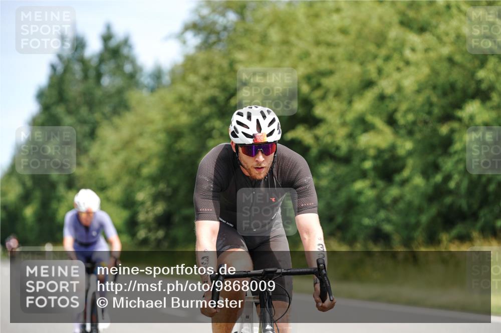 21.06.2026 - Viking Triathlon Michael Burmester http://msf.ph/oto/9868009 21.06.2026 12:22:02 Radfahren 41, 53, 83, 86, 202, 205, 219, 238, 239, 243, 321, 324, 341, 369, 429, 456, 467, 469, 533, 606, 645, 668, 670 meine-sportfotos.de