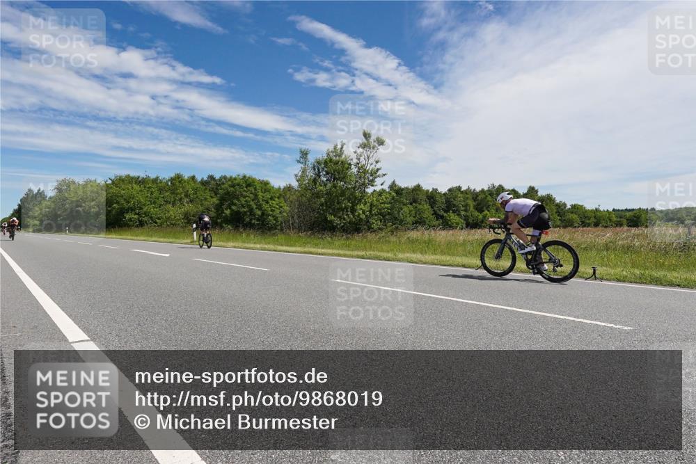 21.06.2026 - Viking Triathlon Michael Burmester http://msf.ph/oto/9868019 21.06.2026 11:44:17 Radfahren 44, 84, 163, 211, 282, 289, 348, 348, 374, 387, 411, 463, 509, 561, 608, 613, 643, 670 meine-sportfotos.de
