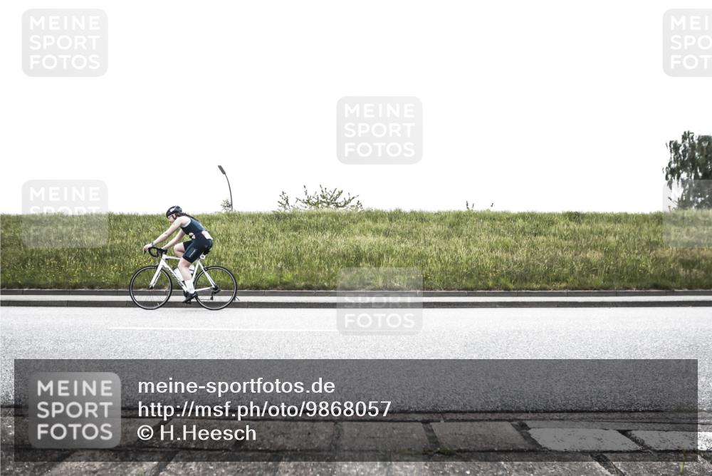 21.06.2026 - 29. Vierlanden-Triathlon H.Heesch http://msf.ph/oto/9868057 21.06.2026 10:43:59 Radfahren 228, 246, 290 meine-sportfotos.de