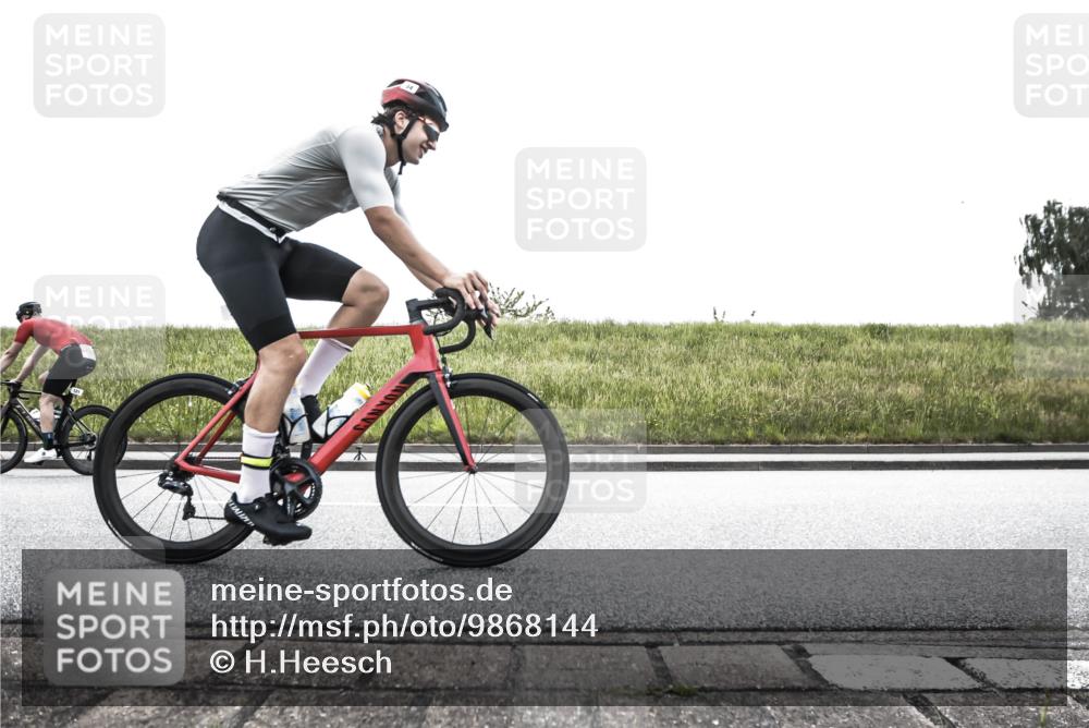 21.06.2026 - 29. Vierlanden-Triathlon H.Heesch http://msf.ph/oto/9868144 21.06.2026 10:44:51 Radfahren 34, 59, 121, 191, 261, 419, 452, 474 meine-sportfotos.de