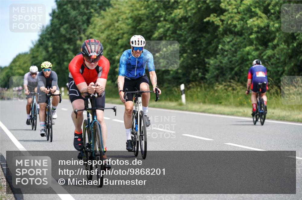 21.06.2026 - Viking Triathlon Michael Burmester http://msf.ph/oto/9868201 21.06.2026 12:22:45 Radfahren 132, 134, 142, 158, 279, 329, 364, 436, 442, 577, 602, 630 meine-sportfotos.de