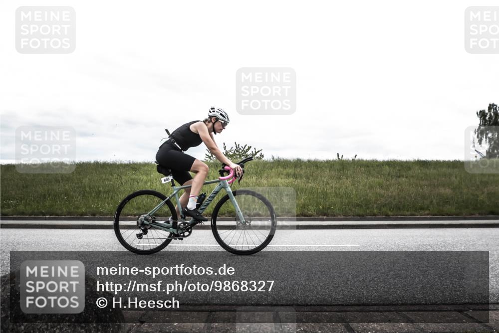 21.06.2026 - 29. Vierlanden-Triathlon H.Heesch http://msf.ph/oto/9868327 21.06.2026 12:14:08 Radfahren 651, 741, 890 meine-sportfotos.de