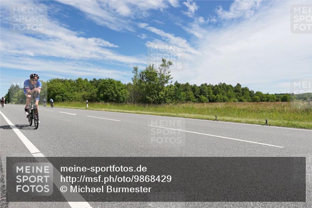 21.06.2026 - Viking Triathlon Michael Burmester http://msf.ph/oto/9868429 21.06.2026 11:48:07 Radfahren 37, 189, 427, 474, 559, 601, 651 meine-sportfotos.de