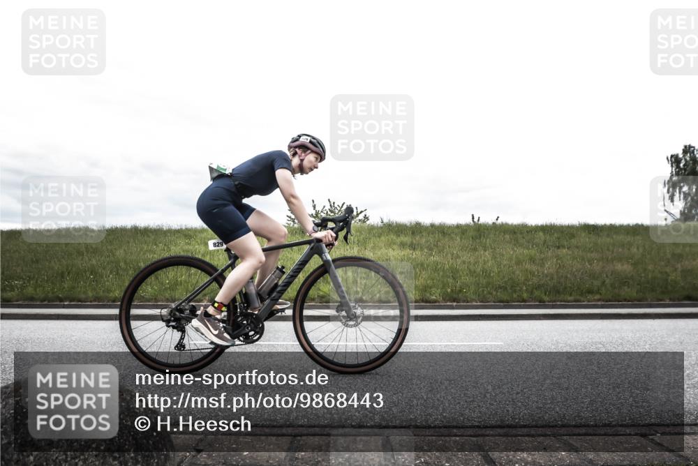 21.06.2026 - 29. Vierlanden-Triathlon H.Heesch http://msf.ph/oto/9868443 21.06.2026 12:16:47 Radfahren 805, 829 meine-sportfotos.de