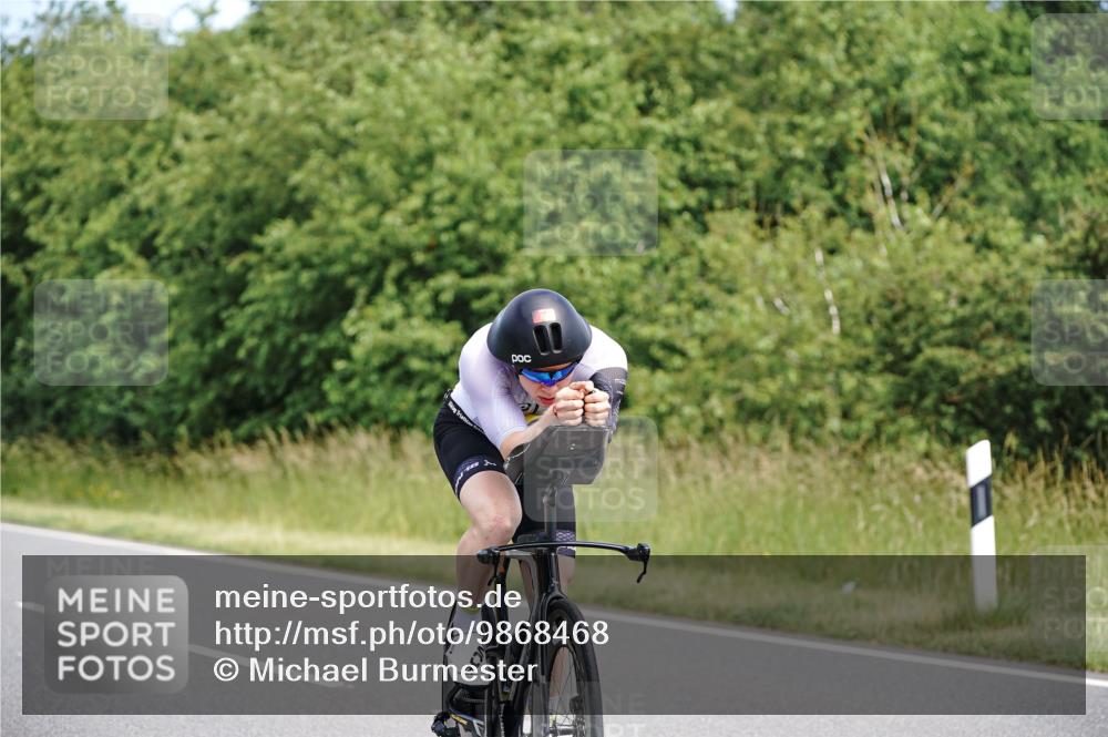 21.06.2026 - Viking Triathlon Michael Burmester http://msf.ph/oto/9868468 21.06.2026 12:23:46 Radfahren 8, 16, 46, 62, 65, 98, 103, 119, 136, 177, 222, 223, 256, 256, 280, 357, 368, 388, 457, 527, 530, 546, 563, 569, 605, 615, 634, 654 meine-sportfotos.de