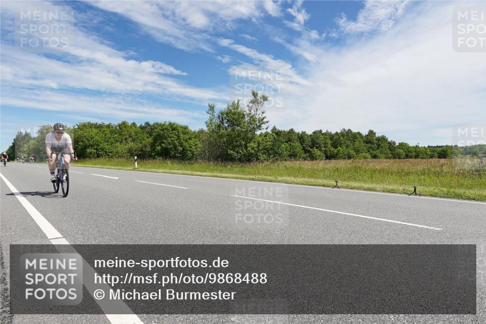21.06.2026 - Viking Triathlon Michael Burmester http://msf.ph/oto/9868488 21.06.2026 11:48:32 Radfahren 34, 45, 125, 125, 150, 150, 188, 197, 250, 303, 327, 340, 434, 485, 553, 553, 616, 616, 622, 622, 651, 652, 663, 665, 669 meine-sportfotos.de