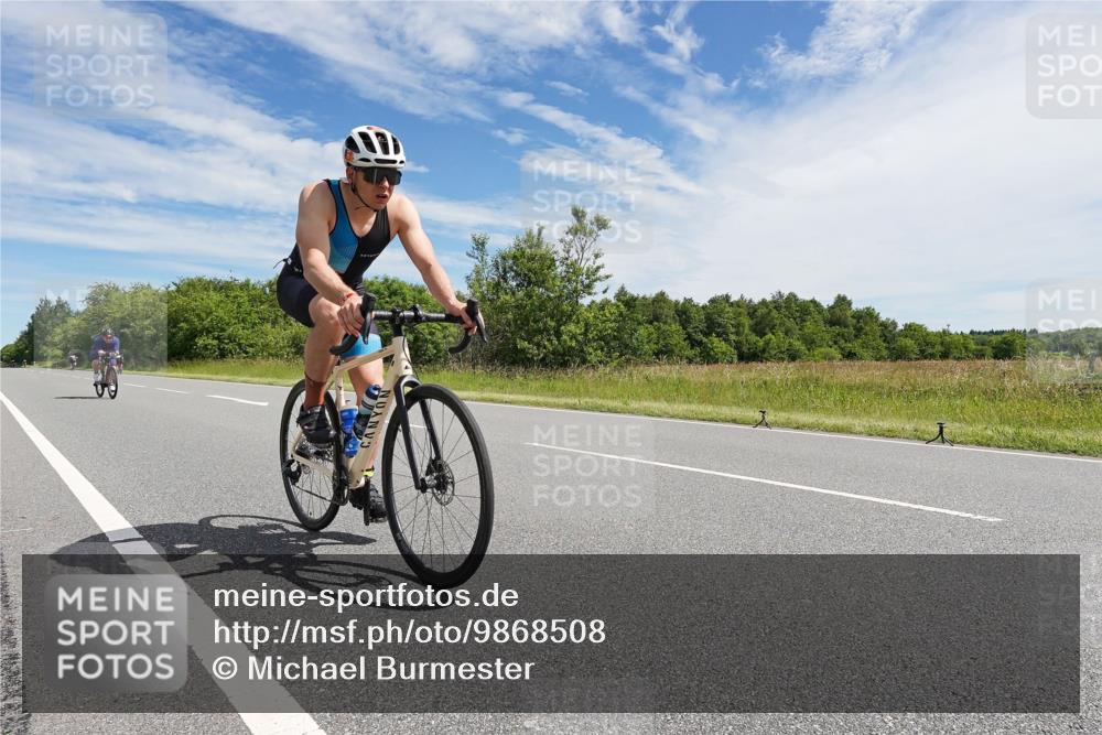 21.06.2026 - Viking Triathlon Michael Burmester http://msf.ph/oto/9868508 21.06.2026 11:48:46 Radfahren 125, 150, 250, 250, 283, 291, 305, 434, 553, 616, 622, 669 meine-sportfotos.de