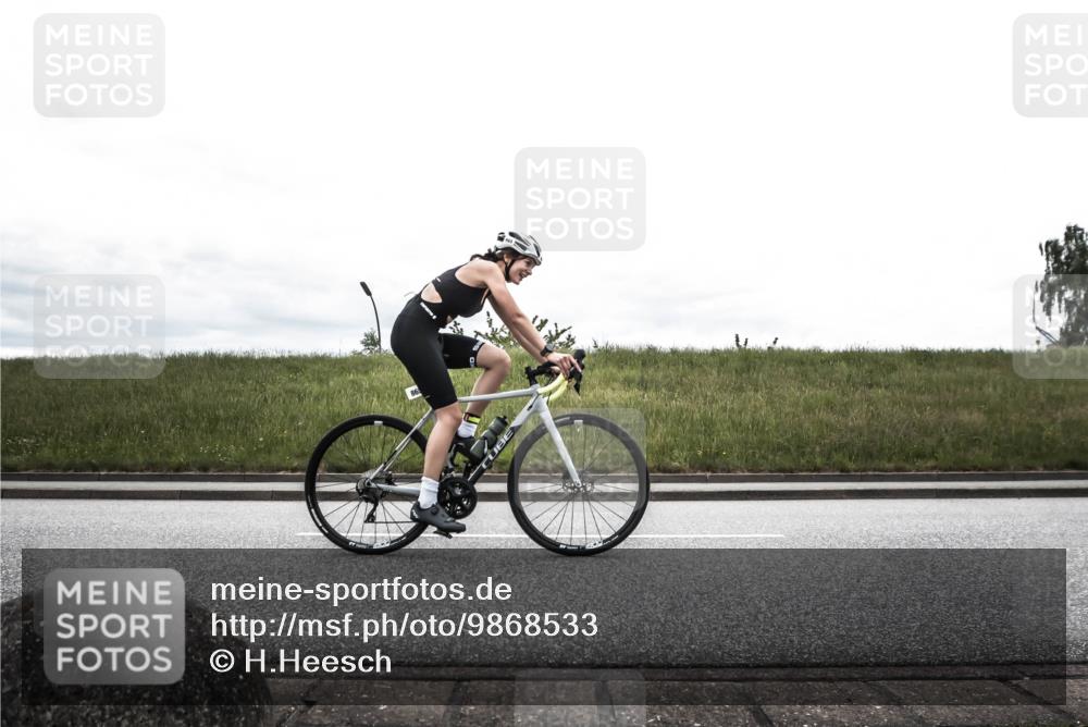 21.06.2026 - 29. Vierlanden-Triathlon H.Heesch http://msf.ph/oto/9868533 21.06.2026 12:18:27 Radfahren 813, 865 meine-sportfotos.de