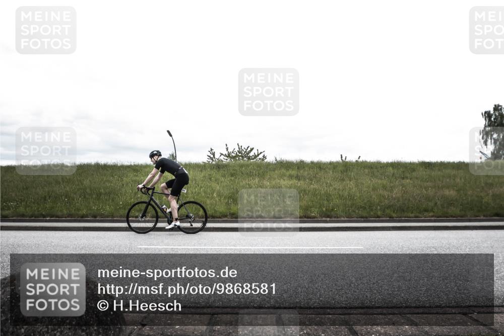 21.06.2026 - 29. Vierlanden-Triathlon H.Heesch http://msf.ph/oto/9868581 21.06.2026 12:19:49 Radfahren 633, 731, 832 meine-sportfotos.de