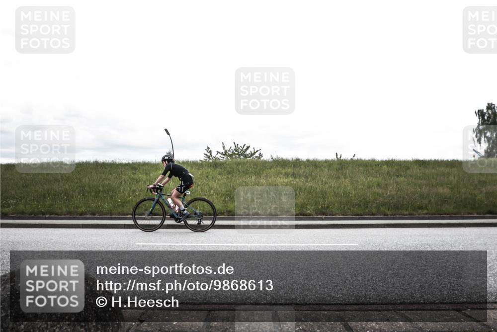 21.06.2026 - 29. Vierlanden-Triathlon H.Heesch http://msf.ph/oto/9868613 21.06.2026 12:20:42 Radfahren 238, 255, 830, 853 meine-sportfotos.de