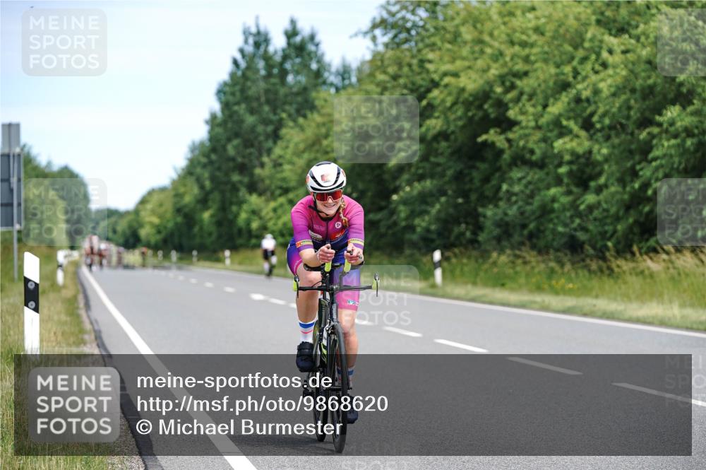 21.06.2026 - Viking Triathlon Michael Burmester http://msf.ph/oto/9868620 21.06.2026 12:24:08 Radfahren 58, 353, 357, 357, 358, 368, 534 meine-sportfotos.de