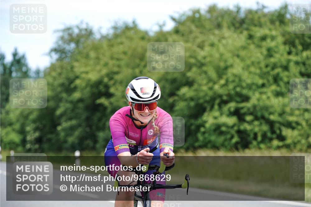 21.06.2026 - Viking Triathlon Michael Burmester http://msf.ph/oto/9868629 21.06.2026 12:24:09 Radfahren 58, 164, 353, 357, 357, 358, 368, 534 meine-sportfotos.de