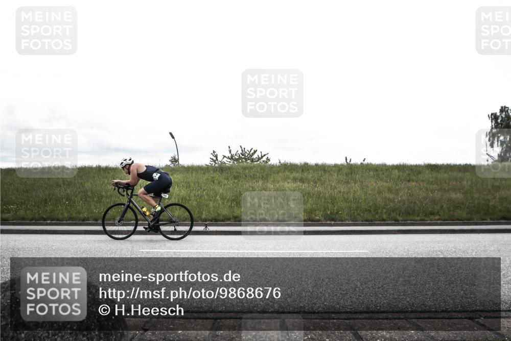 21.06.2026 - 29. Vierlanden-Triathlon H.Heesch http://msf.ph/oto/9868676 21.06.2026 12:22:23 Radfahren 737, 756, 811 meine-sportfotos.de