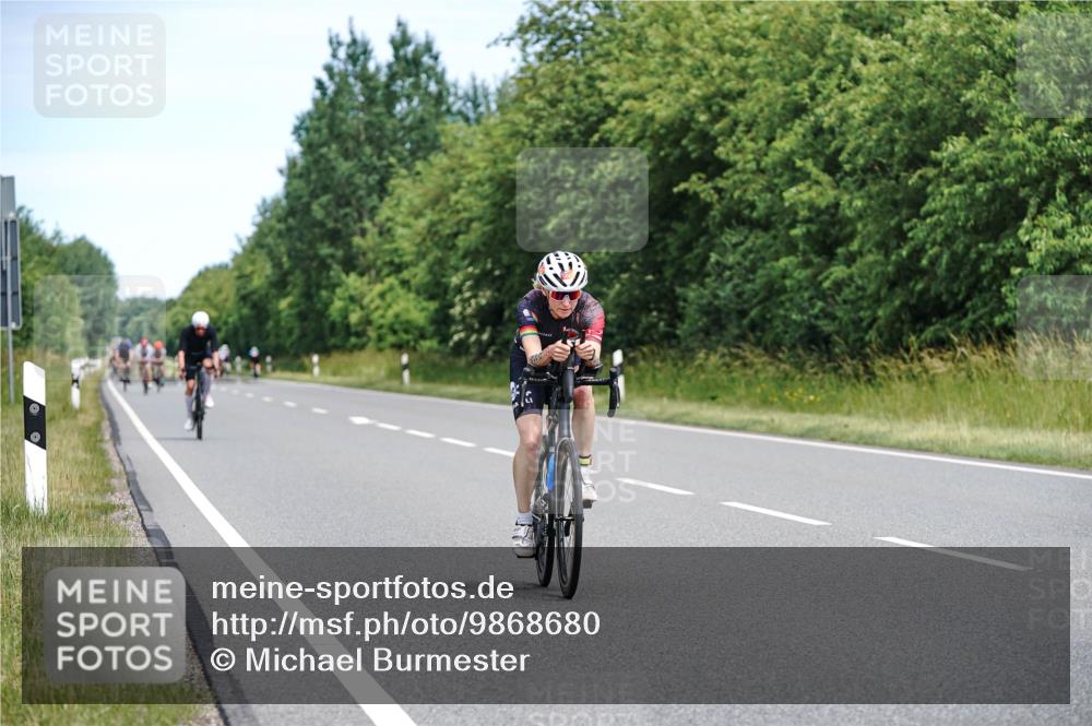 21.06.2026 - Viking Triathlon Michael Burmester http://msf.ph/oto/9868680 21.06.2026 12:24:36 Radfahren 54, 164, 208, 350, 352, 362, 362, 494, 660, 660 meine-sportfotos.de