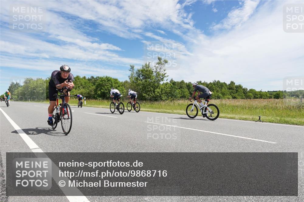 21.06.2026 - Viking Triathlon Michael Burmester http://msf.ph/oto/9868716 21.06.2026 11:50:37 Radfahren 33, 88, 92, 107, 151, 174, 229, 351, 376, 385, 414, 422, 512, 557, 574, 618, 641, 641 meine-sportfotos.de