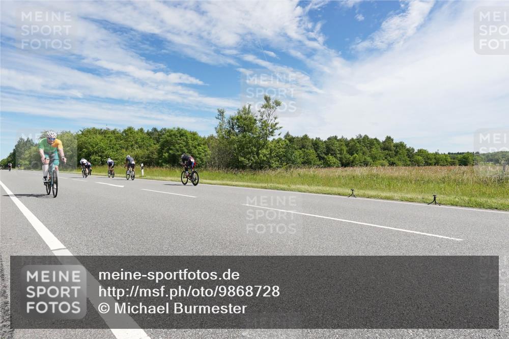 21.06.2026 - Viking Triathlon Michael Burmester http://msf.ph/oto/9868728 21.06.2026 11:50:39 Radfahren 33, 88, 92, 107, 151, 174, 195, 229, 351, 376, 385, 414, 422, 512, 557, 574, 618, 641, 641 meine-sportfotos.de