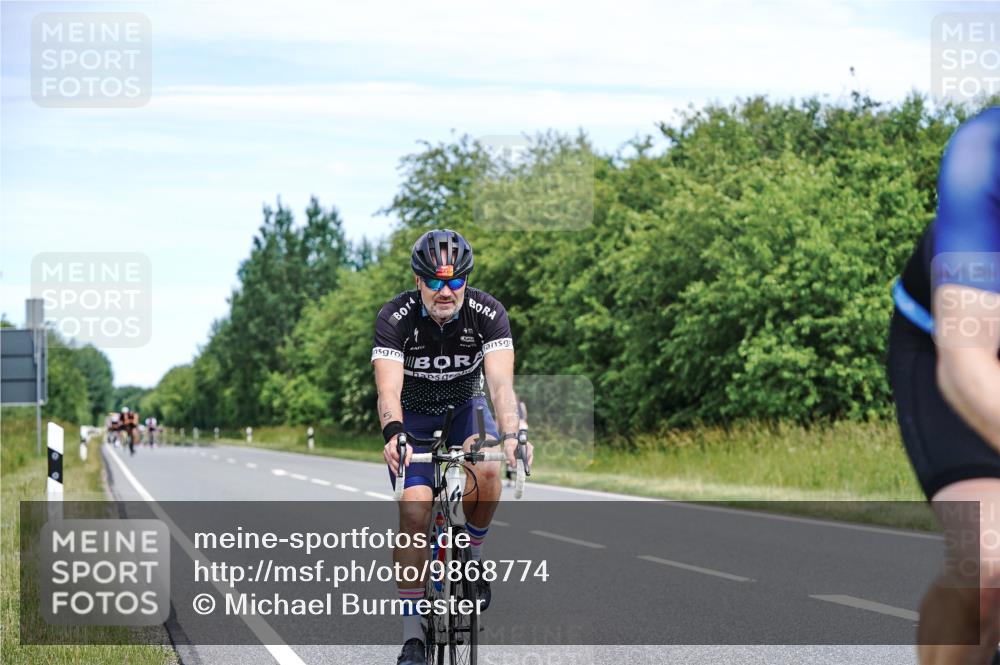 21.06.2026 - Viking Triathlon Michael Burmester http://msf.ph/oto/9868774 21.06.2026 12:24:51 Radfahren 48, 54, 166, 173, 176, 206, 208, 306, 313, 348, 350, 352, 565, 608, 660 meine-sportfotos.de