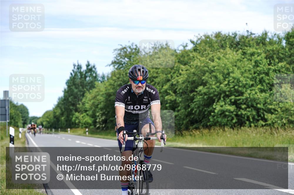 21.06.2026 - Viking Triathlon Michael Burmester http://msf.ph/oto/9868779 21.06.2026 12:24:51 Radfahren 48, 54, 166, 173, 176, 206, 208, 306, 313, 348, 350, 352, 565, 608, 660 meine-sportfotos.de